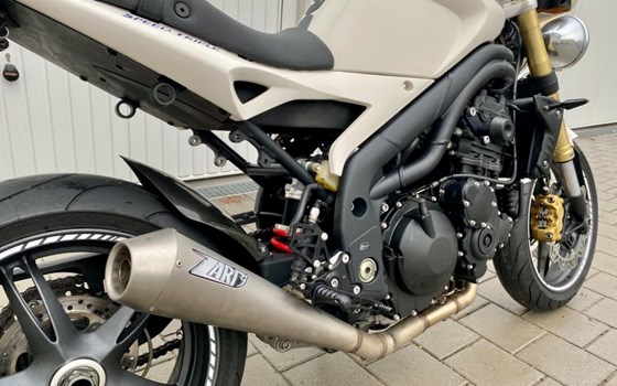 Gebrauchtmotorrad Triumph Speed Triple 1050 - Bild 1