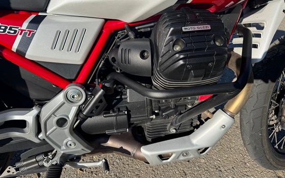 Gebrauchtmotorrad Moto Guzzi V85 TT Evoactive Graphics - Bild 4 Gebrauchtmotorrad Moto Guzzi V85 TT Evoactive Graphics - Bild 4