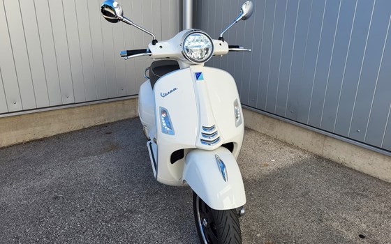 Gebrauchtmotorrad Vespa GTS 300 hpe - Bild 2 Gebrauchtmotorrad Vespa GTS 300 hpe - Bild 2