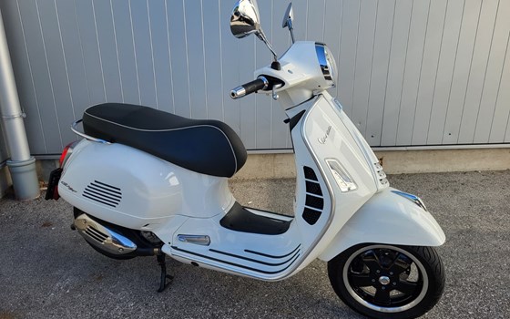 Gebrauchtmotorrad Vespa GTS 300 hpe - Bild 1 Gebrauchtmotorrad Vespa GTS 300 hpe - Bild 1