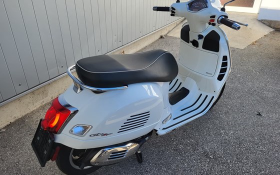 Gebrauchtmotorrad Vespa GTS 300 hpe - Bild 3 Gebrauchtmotorrad Vespa GTS 300 hpe - Bild 3