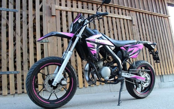 Gebrauchtmotorrad Rieju MRT 50 SM - Bild 1 Gebrauchtmotorrad Rieju MRT 50 SM - Bild 1