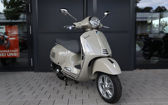 Gebrauchtmotorrad Vespa GTS 125 - Bild 4