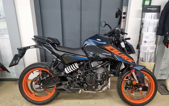 Gebrauchtmotorrad KTM 125 Duke - Bild 1 Gebrauchtmotorrad KTM 125 Duke - Bild 1