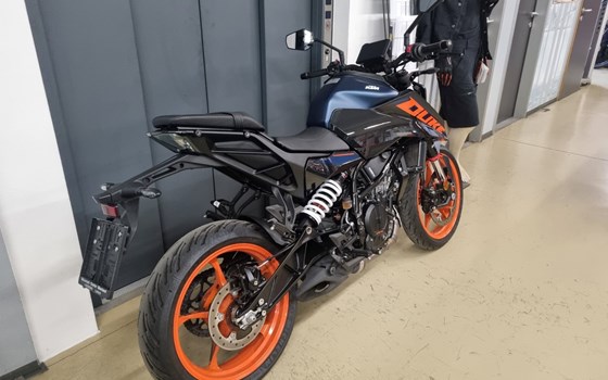 Gebrauchtmotorrad KTM 125 Duke - Bild 3 Gebrauchtmotorrad KTM 125 Duke - Bild 3
