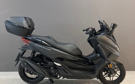 Gebrauchtmotorrad Honda Forza 350 - Bild 2 Gebrauchtmotorrad Honda Forza 350 - Bild 2