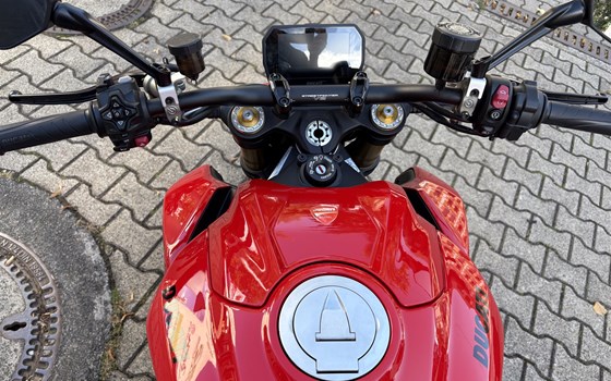 Gebrauchtmotorrad Ducati Streetfighter V2 S - Bild 3