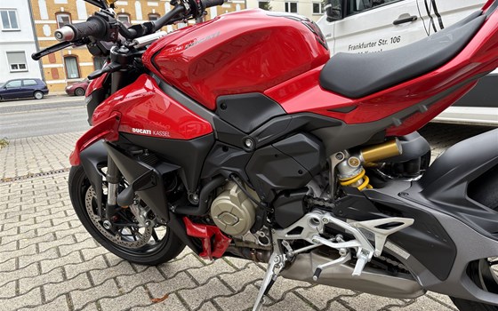 Gebrauchtmotorrad Ducati Streetfighter V4 - Bild 12