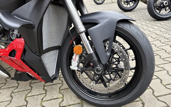 Gebrauchtmotorrad Ducati Streetfighter V4 - Bild 12