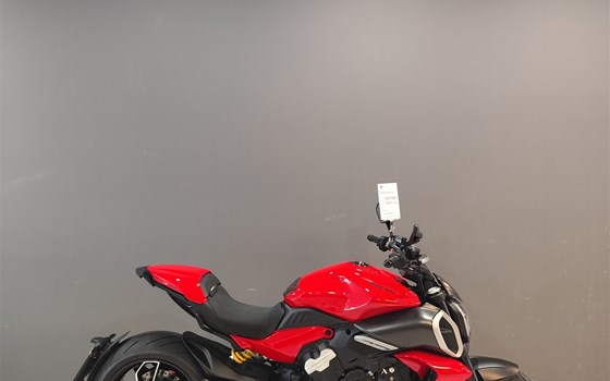 Gebrauchtmotorrad Ducati Diavel V4 - Bild 1 Gebrauchtmotorrad Ducati Diavel V4 - Bild 1