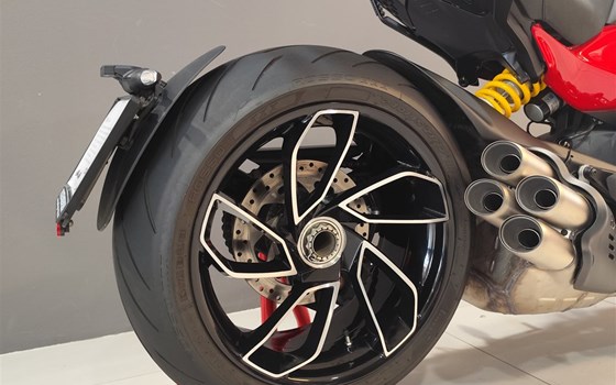 Gebrauchtmotorrad Ducati Diavel V4 - Bild 3 Gebrauchtmotorrad Ducati Diavel V4 - Bild 3