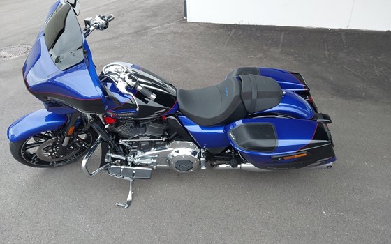 Gebrauchtmotorrad Harley-Davidson CVO Street Glide FLHXSE - Bild 11 Gebrauchtmotorrad Harley-Davidson CVO Street Glide FLHXSE - Bild 11