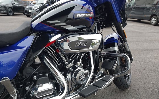 Gebrauchtmotorrad Harley-Davidson CVO Street Glide FLHXSE - Bild 13 Gebrauchtmotorrad Harley-Davidson CVO Street Glide FLHXSE - Bild 13