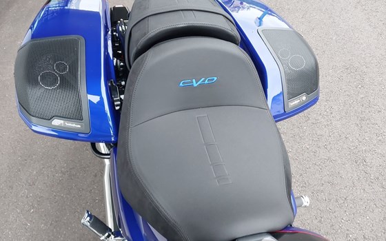 Gebrauchtmotorrad Harley-Davidson CVO Street Glide FLHXSE - Bild 14 Gebrauchtmotorrad Harley-Davidson CVO Street Glide FLHXSE - Bild 14