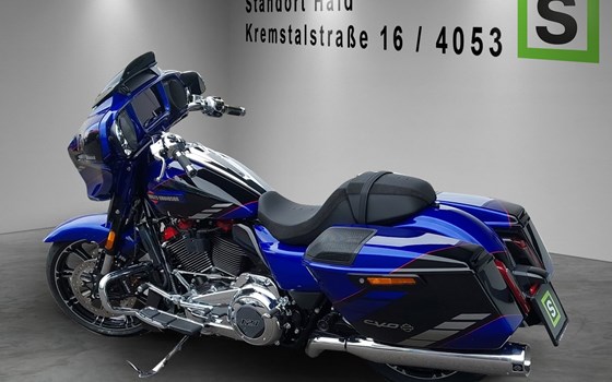 Gebrauchtmotorrad Harley-Davidson CVO Street Glide FLHXSE - Bild 3 Gebrauchtmotorrad Harley-Davidson CVO Street Glide FLHXSE - Bild 3