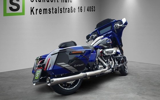 Gebrauchtmotorrad Harley-Davidson CVO Street Glide FLHXSE - Bild 4 Gebrauchtmotorrad Harley-Davidson CVO Street Glide FLHXSE - Bild 4