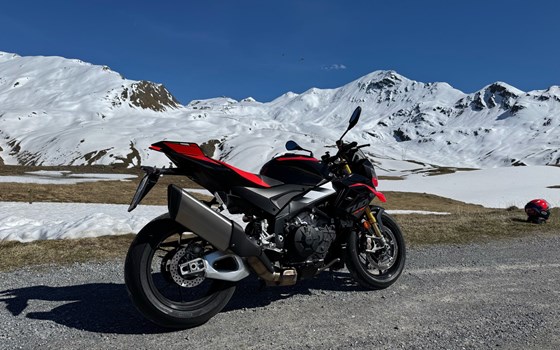 Gebrauchtmotorrad Aprilia Tuono V4 1100 Factory - Bild 2 Gebrauchtmotorrad Aprilia Tuono V4 1100 Factory - Bild 2