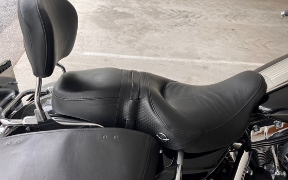 Gebrauchtmotorrad Harley-Davidson Road King Classic FLHRC - Bild 3 Gebrauchtmotorrad Harley-Davidson Road King Classic FLHRC - Bild 3