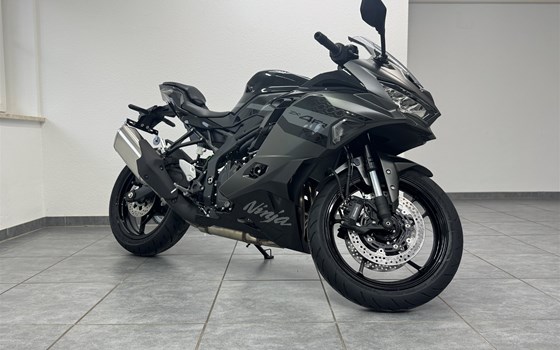 Neufahrzeug Kawasaki Ninja ZX-4RR - Bild 1