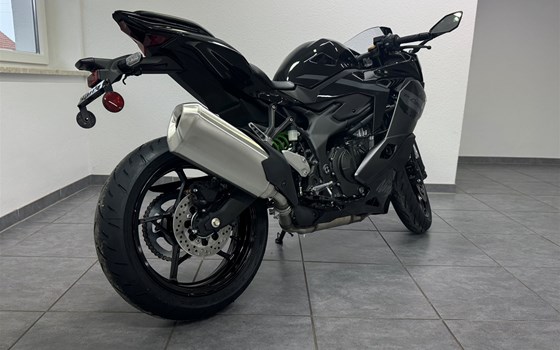 Neufahrzeug Kawasaki Ninja ZX-4RR - Bild 3