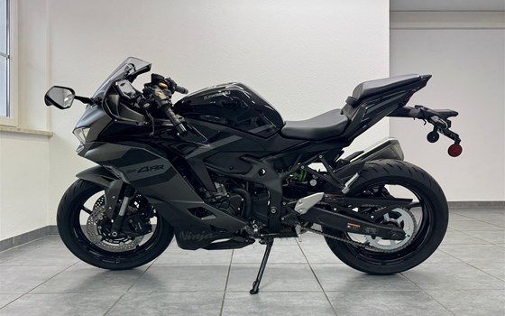 Neufahrzeug Kawasaki Ninja ZX-4RR - Bild 5