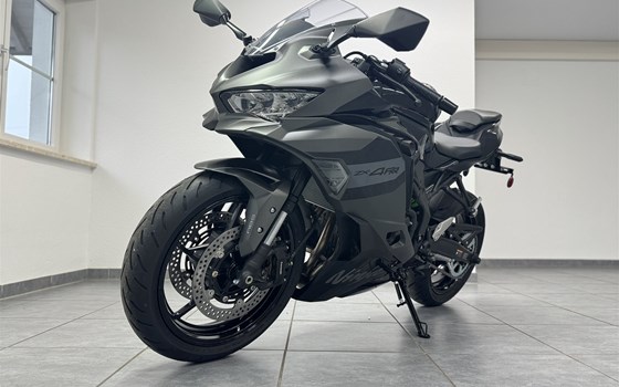 Neufahrzeug Kawasaki Ninja ZX-4RR - Bild 6