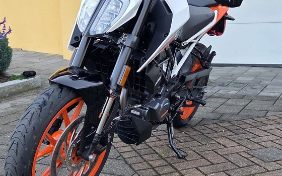 Gebrauchtmotorrad KTM 125 Duke - Bild 1 Gebrauchtmotorrad KTM 125 Duke - Bild 1