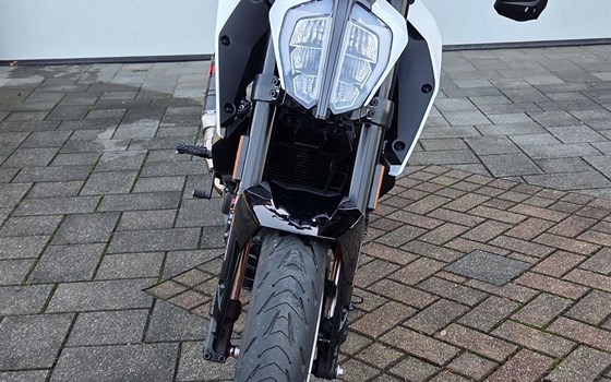 Gebrauchtmotorrad KTM 125 Duke - Bild 2 Gebrauchtmotorrad KTM 125 Duke - Bild 2
