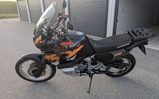 Gebrauchtmotorrad Honda XRV 750 Africa Twin - Bild 2 Gebrauchtmotorrad Honda XRV 750 Africa Twin - Bild 2