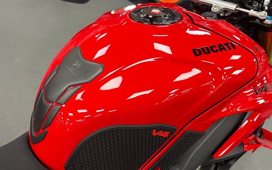 Gebrauchtmotorrad Ducati Streetfighter V4 S - Bild 8