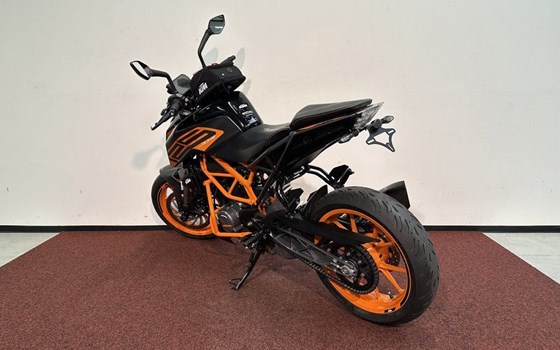 Gebrauchtmotorrad KTM 125 Duke - Bild 6