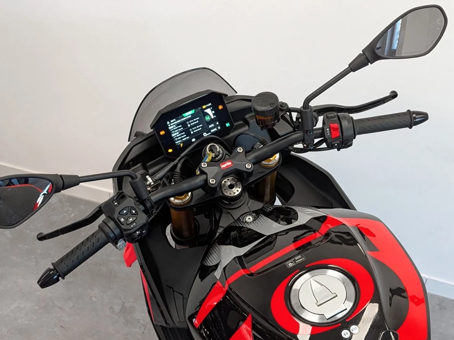 Angebot Aprilia Tuono V4 1100 Factory Bild 5: Angebot Aprilia Tuono V4 1100 Factory