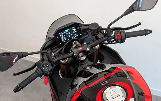 Gebrauchtmotorrad Aprilia Tuono V4 1100 Factory - Bild 5