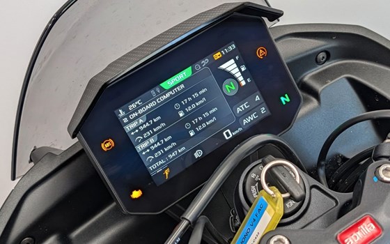 Gebrauchtmotorrad Aprilia Tuono V4 1100 Factory - Bild 6