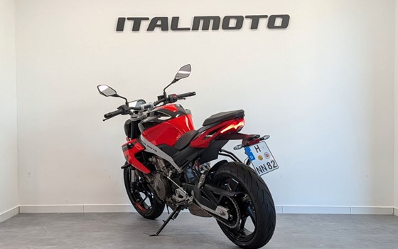 Gebrauchtmotorrad Aprilia Tuono 457 - Bild 4