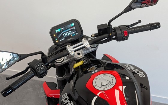 Gebrauchtmotorrad Aprilia Tuono 457 - Bild 5