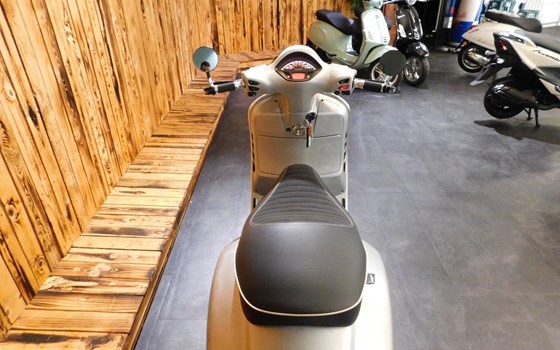 Gebrauchtmotorrad Vespa GTS 300 - Bild 10
