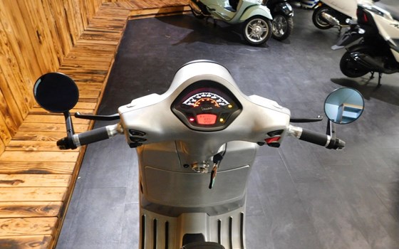 Gebrauchtmotorrad Vespa GTS 300 - Bild 11