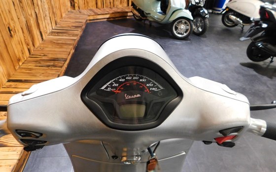 Gebrauchtmotorrad Vespa GTS 300 - Bild 12