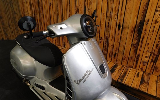 Gebrauchtmotorrad Vespa GTS 300 - Bild 4