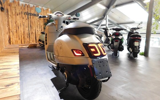 Gebrauchtmotorrad Vespa GTS 300 - Bild 8