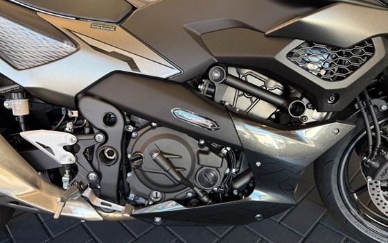 Gebrauchtmotorrad Kawasaki Z7 Hybrid - Bild 14