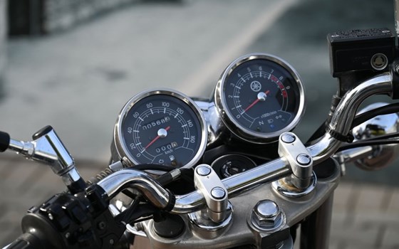 Gebrauchtmotorrad Yamaha SR 400 - Bild 9