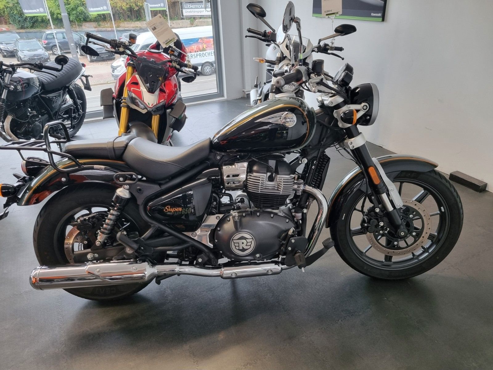 Royal Enfield Super Meteor 650