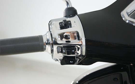 Neufahrzeug Vespa GTS 125 - Bild 7 Neufahrzeug Vespa GTS 125 - Bild 7