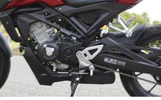 Gebrauchtmotorrad Honda CB125R - Bild 10