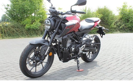 Gebrauchtmotorrad Honda CB125R - Bild 4