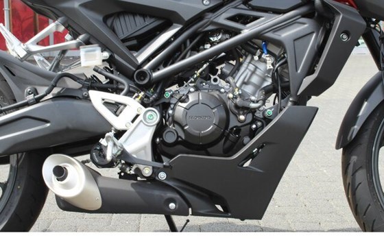 Gebrauchtmotorrad Honda CB125R - Bild 7