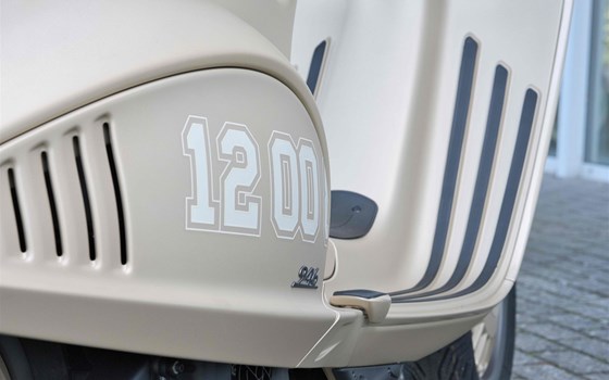 Neufahrzeug Vespa 946 Dragon - Bild 18