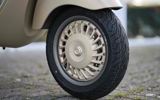 Neufahrzeug Vespa 946 Dragon - Bild 5